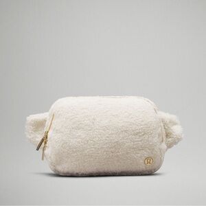 NWT lululemon Everywhere Belt Bag Fleece Large